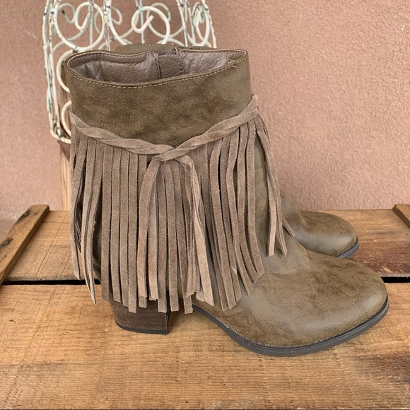 Sbicca Patricia Fringe Ankle Boot - Picture 2 of 8